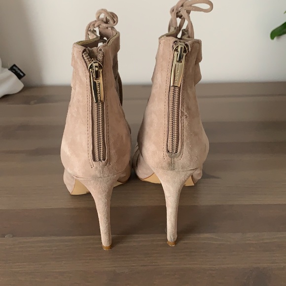 Heels - Picture 3 of 3